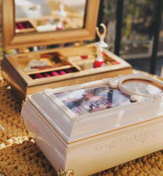 musical jewelry box