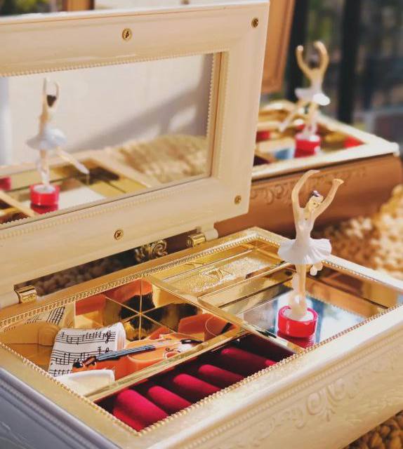 musical jewelry box