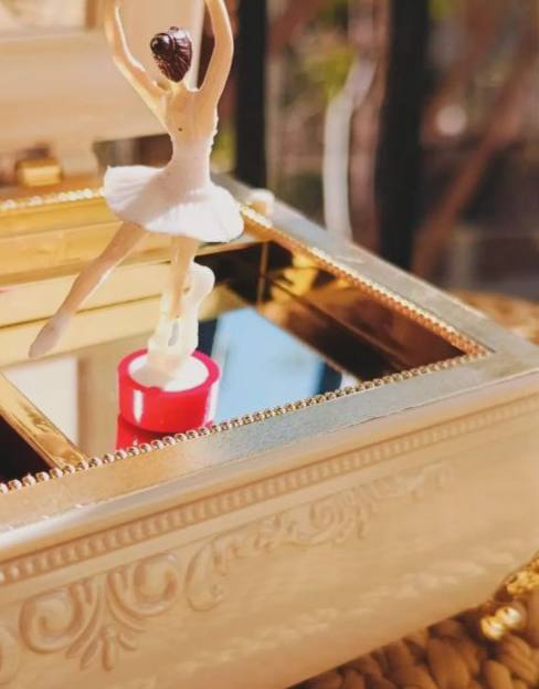 musical jewelry box