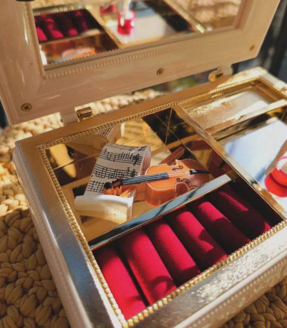 musical jewelry box