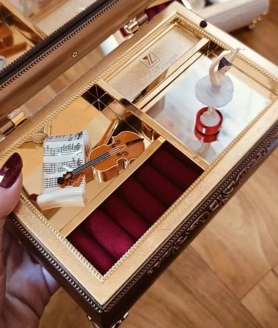musical jewelry box